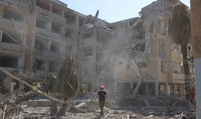 İran'dan İsrail'in 3 noktasına balistik füze saldırısı: 65 yaralı