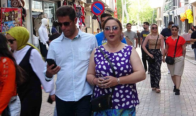 İranlı turistler Van esnafına çifte bayram yaşattı