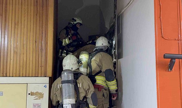 İş merkezinde çıkan dumanlar korkuttu