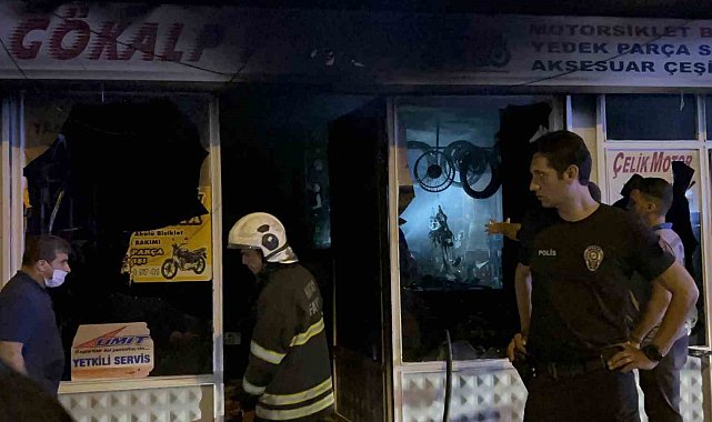 İskenderun'da motosiklet tamir atölyesinde yangın çıktı
