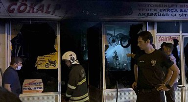 İskenderun'da motosiklet tamir atölyesinde yangın çıktı