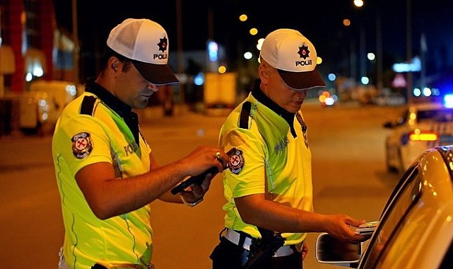 Isparta'da gece denetimi: 1 saatte 117 kişi kontrol edildi