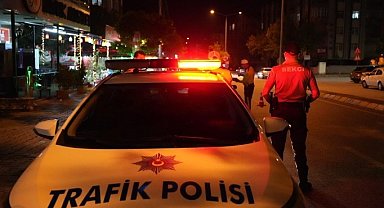 Isparta'da kurallara uymadığı tespit edilen 2 araca cezai işlem