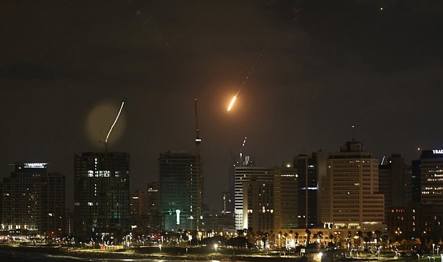 İsrail: "Cuma gününden bu yana İran tarafından 350 kadar balistik füze fırlatıldı"