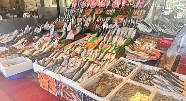 İstanbul'da balık çarşılarında bayram sessizliği