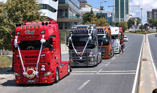 İstanbul'da son model tırlarla düğün konvoyu