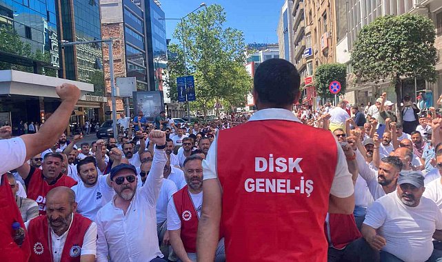 İzmir Büyükşehir'de, grev beşinci gününde işçilerin eylemi sürüyor