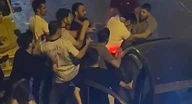 İzmir sokaklarında tekmeler, yumruklar konuştu