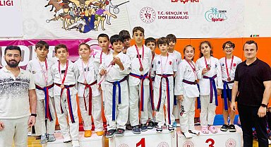 İzmir taekwondo müsabakalarında Aliağa'da 20 madalya sevinci