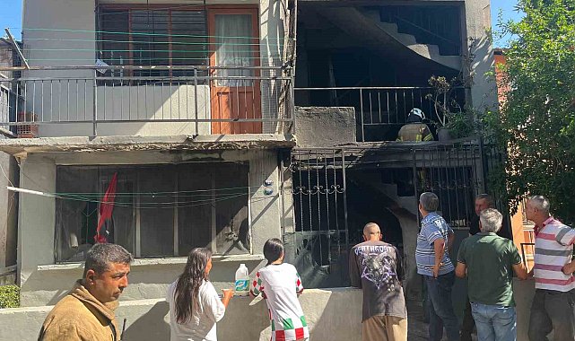 İzmir'de 4 katlı binanın zemin katında yangın çıktı