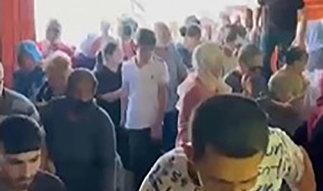 İzmir'de indirimli ürün izdihamı