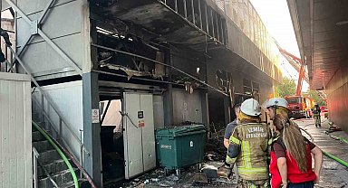 İzmir'de inşaat deposundaki yangın kontrol altına alındı