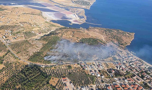 İzmir'de orman yangınına havadan ve karadan müdahale