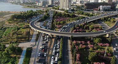 İzmir'de trafiğe kayıtlı araç sayısı 2 milyonu aştı