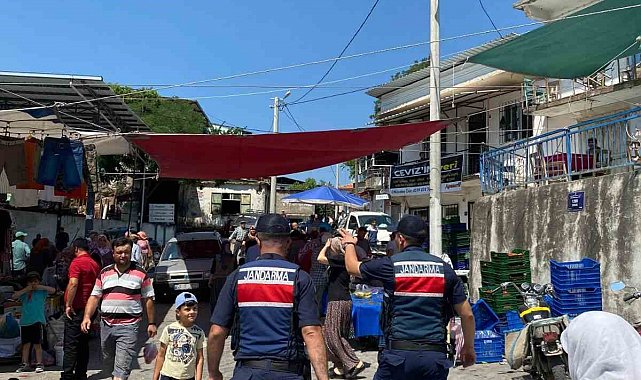 Jandarma pazaryerinde bilgilendirmede bulundu