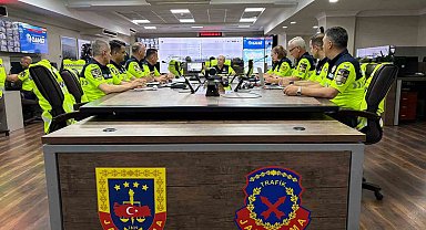 Jandarma sorumluluk bölgelerindeki kara yolları 'Trafik İzleme Merkezi'nden aralıksız takip ediliyor