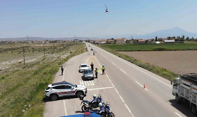 Jandarma, trafiği cayrokopter ve dron ile denetliyor