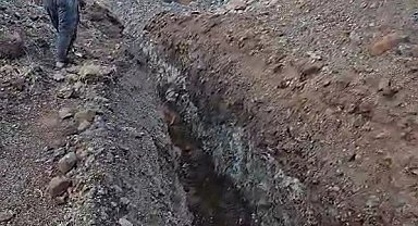 Kaçak kazı ile köyden köye su götürdüler, hayvanlar susuz kaldı