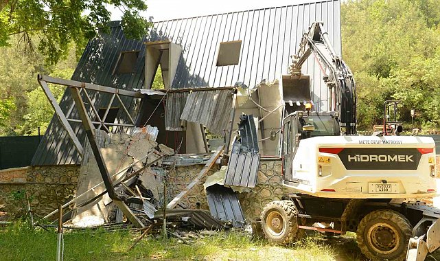 Kaçak villalar bir bir yıkıldı