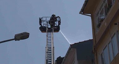 Kadıköy'de ustanın açık unuttuğu tüp, çatıda yangın çıkardı