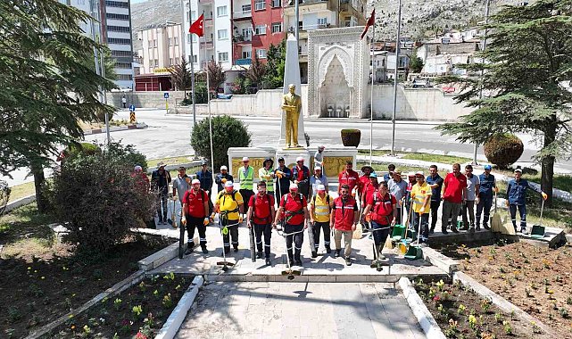 Kahramanmaraş Büyükşehir Belediyesinden, Elbistan'da temizlik seferberliği