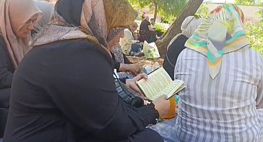 Kahramanmaraş'ta öğrenciler sınavdayken aileler de dışarıda dua etti