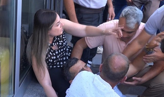 Kaldırıma çıkan araç, bankanın güvenlik görevlisine çaptı