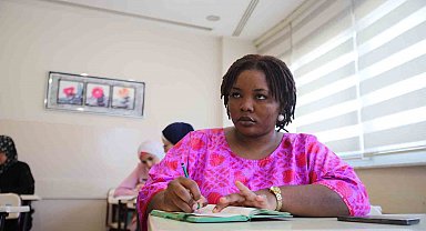 Kamerunlu İngilizce öğretmeni, Türkçe öğrenmek için Gaziantep'e geldi