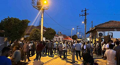 Kamyonet ile motosiklet çarpıştı: 1 ölü, 2 yaralı