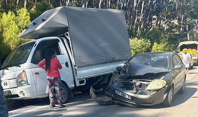 Kamyonete çarpan otomobil sürücüsü hayatını kaybetti