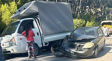 Kamyonete çarpan otomobil sürücüsü hayatını kaybetti