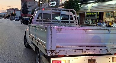 Kamyonetin yaya yaralandı