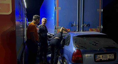 Kamyonun altına giren otomobilde can pazarı: 1 ölü, 1 ağır yaralı