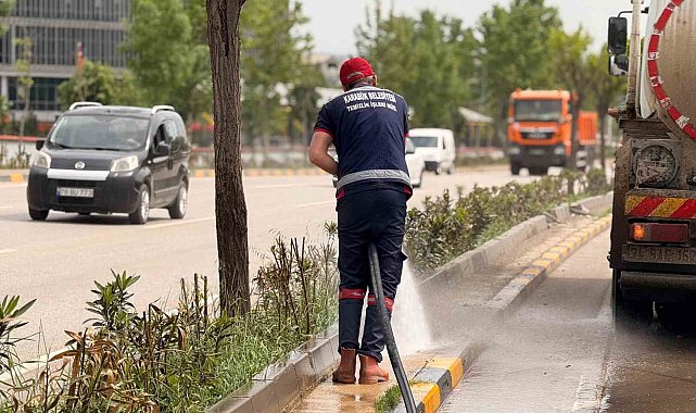 Karabük Belediyesi, şehir genelinde temizliği kesintisiz sürdürüyor