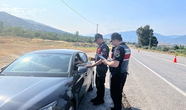 Karacasu'da jandarmadan emniyet kemeri ve hız uyarısı