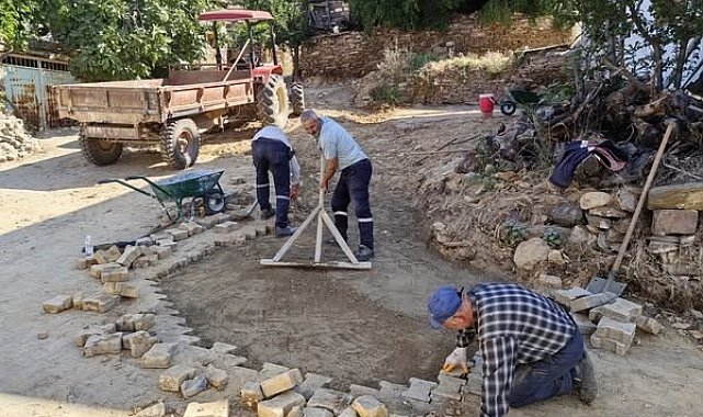 Karacasu'da yol çalışmaları devam ediyor