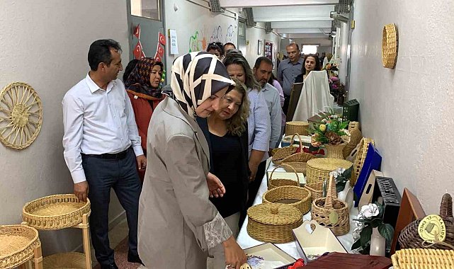Karaman'da kursiyerlerin el emeği yüzlerce eser sergilendi