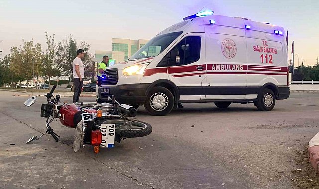 Karaman'da otomobille çarpışan motosiklet sürücüsü yaralandı