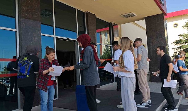 Karaman'da YKS'ye geç kalan adaylar sınava alınmadı