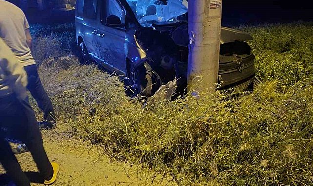 Karapınar'da otomobil beton direğe çarptı: 5 yaralı