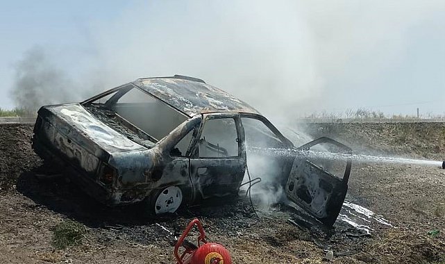 Karapınar'da otomobil yanarak kullanılamaz hale geldi