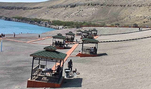 Karapınar'ın gözdesi Acıgöl'e bayramda ziyaretçi akını