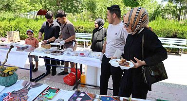 Karnelerini aldılar, yardım için okulu terk etmediler