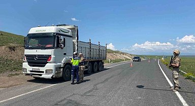 Kars'ta 32 ekip, 98 jandarmanın katımlıyla uygulama