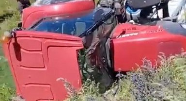 Kars'ta traktör şarampole devrildi