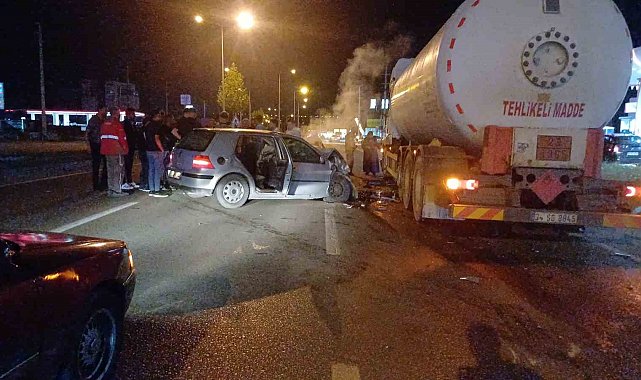Karşı şeride geçen otomobil, akaryakıt tankeriyle çarpıştı: 1 ölü