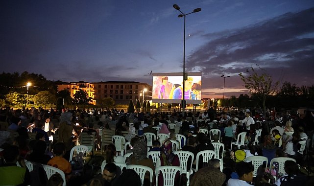 Kartepe'de açık hava sinema keyfi başladı