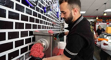 Kasapların kıyma mesaisi sürüyor
