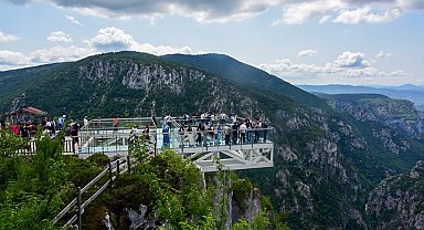 Kastamonu Üniversitesi, yılın stresini doğada attı