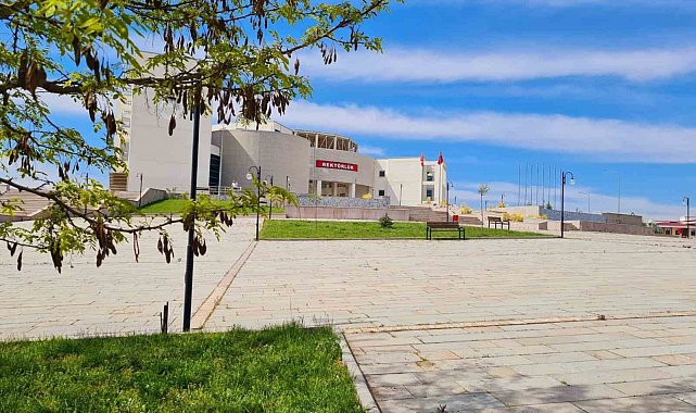 Kastamonu Üniversitesi'nden yapay zeka temalı sosyal sorumluluk projelerine destek